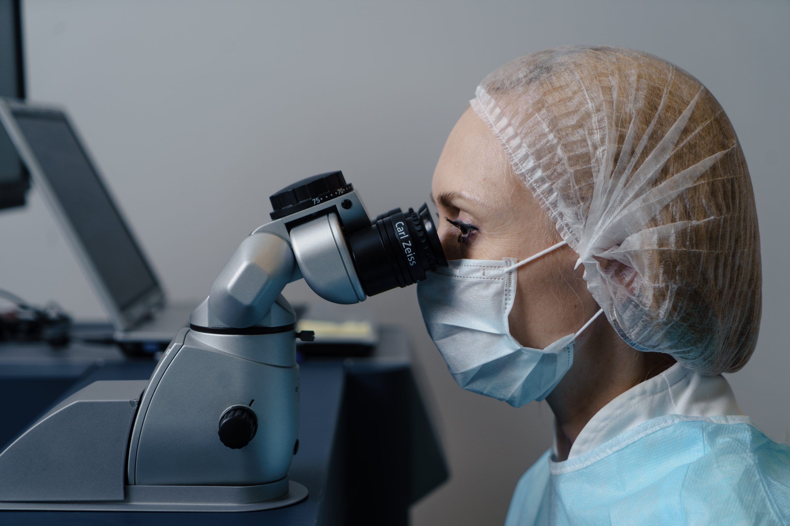 КОРРЕКЦИЯ ЗРЕНИЯ МЕТОДОМ 
SUPER FEMTO LASIK
